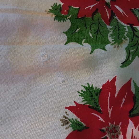 Vintage Red white Christmas table cloth - Picture 6 of 8